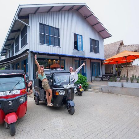 Hangover Hostels Элла Экстерьер фото