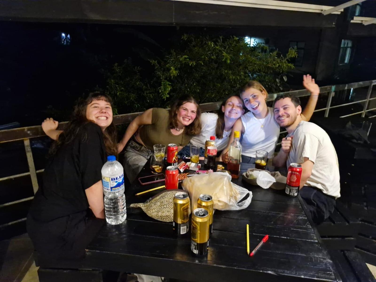 Hangover Hostels Элла Экстерьер фото