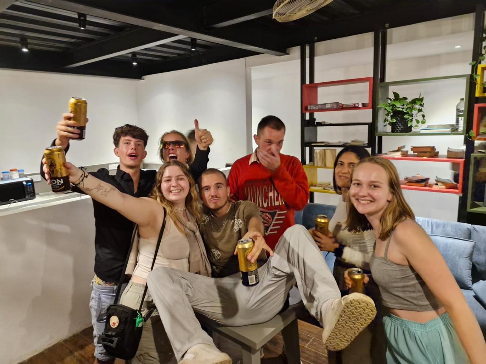 Hangover Hostels Элла Экстерьер фото