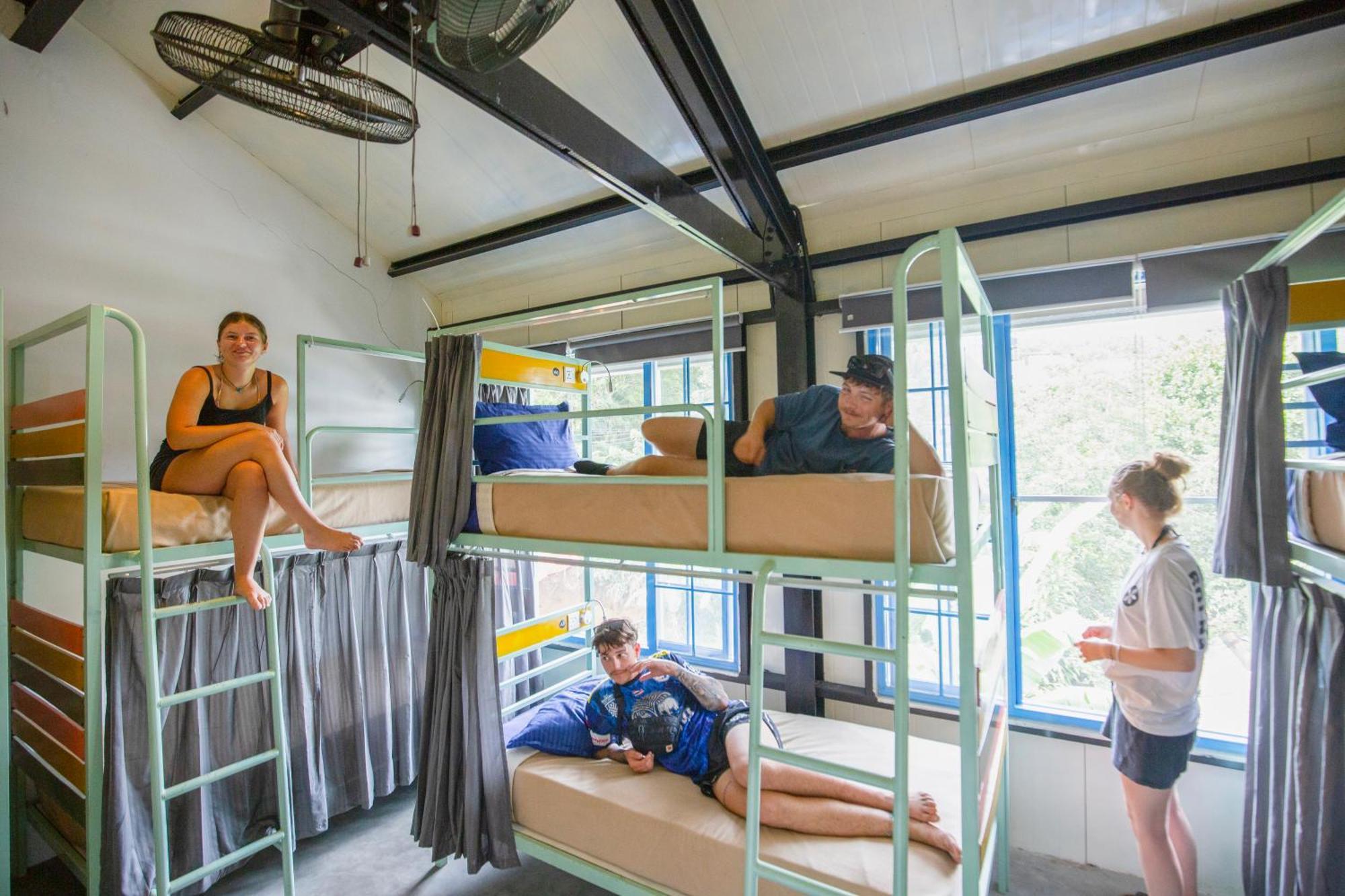 Hangover Hostels Элла Экстерьер фото