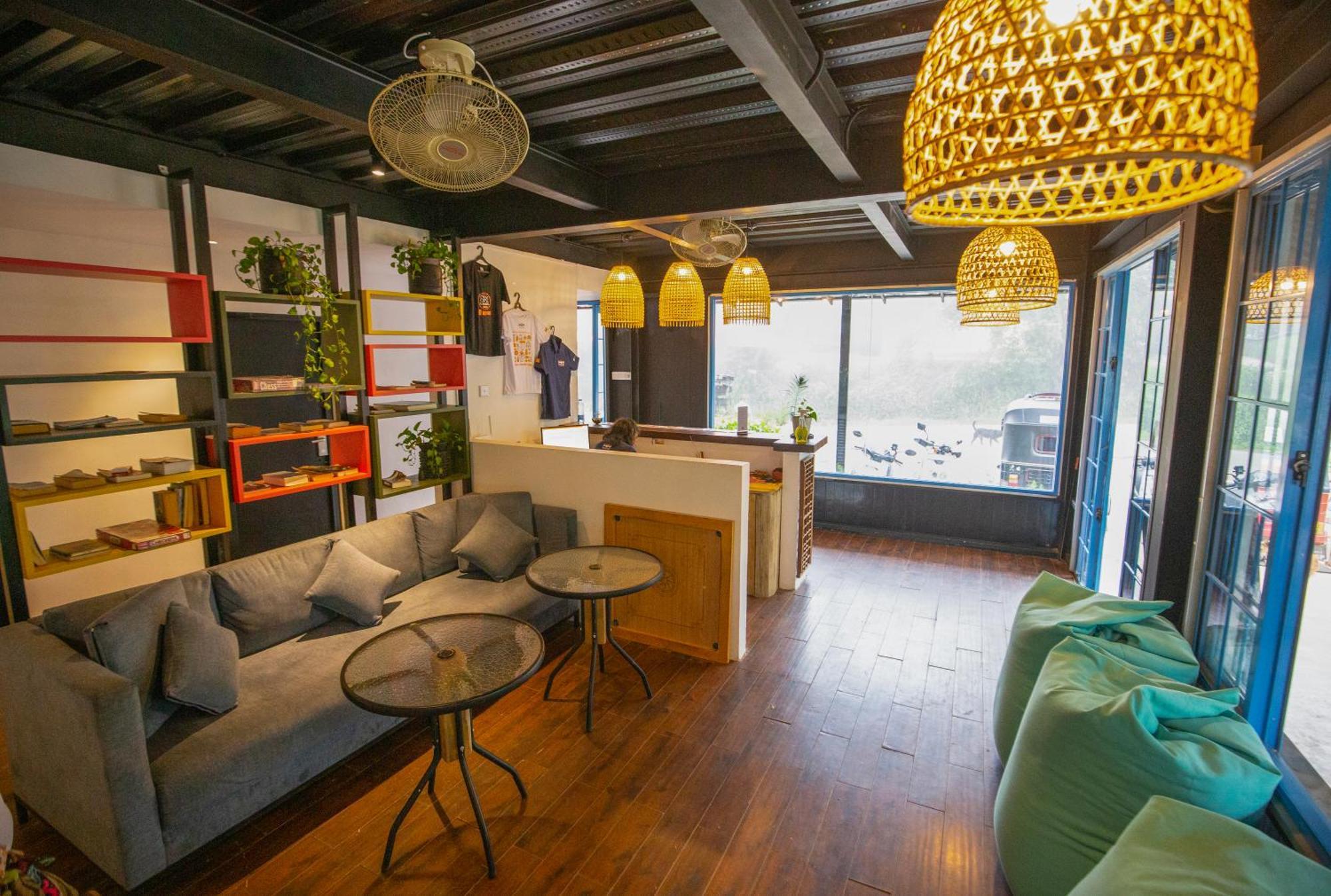 Hangover Hostels Элла Экстерьер фото