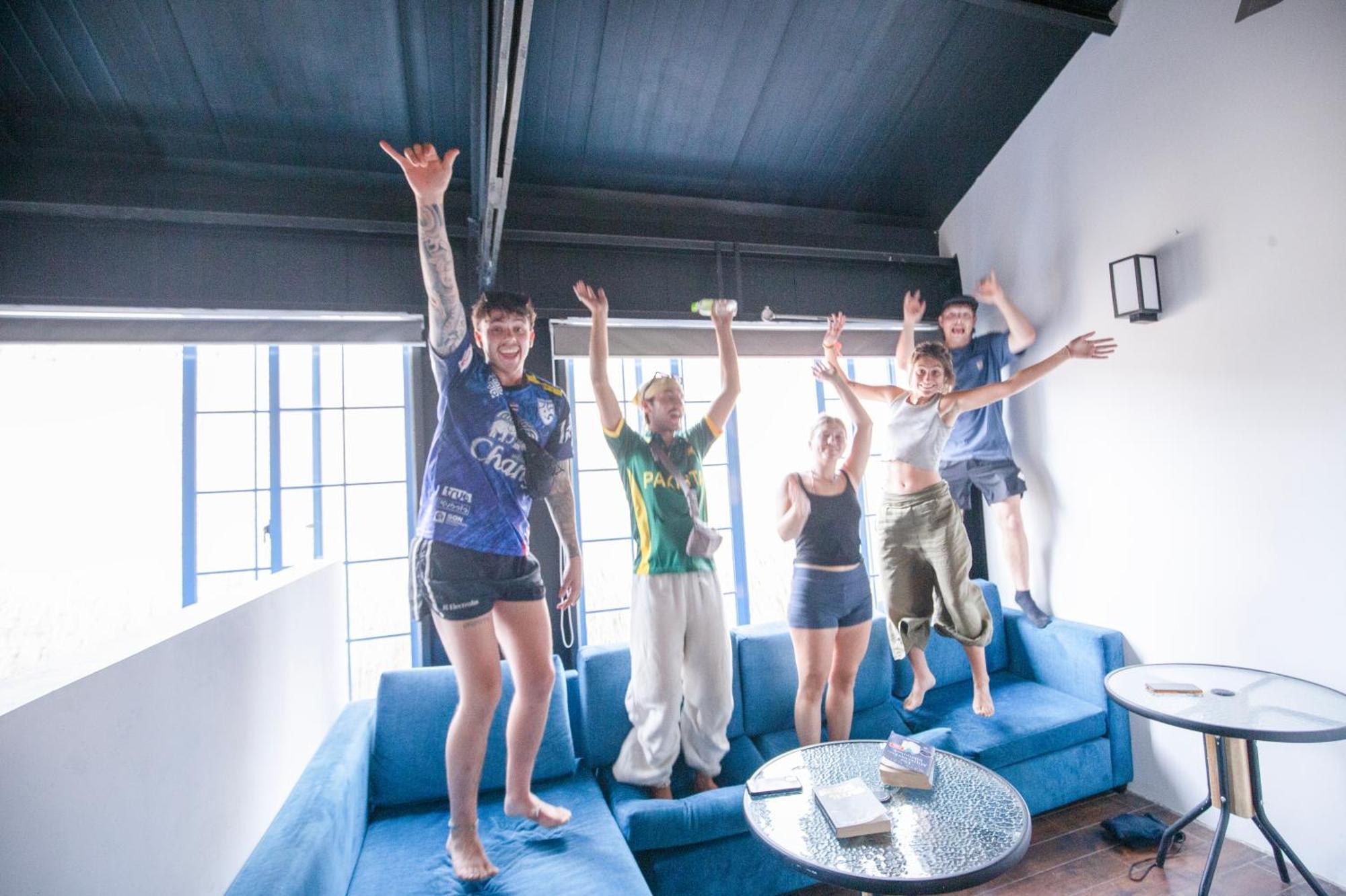 Hangover Hostels Элла Экстерьер фото