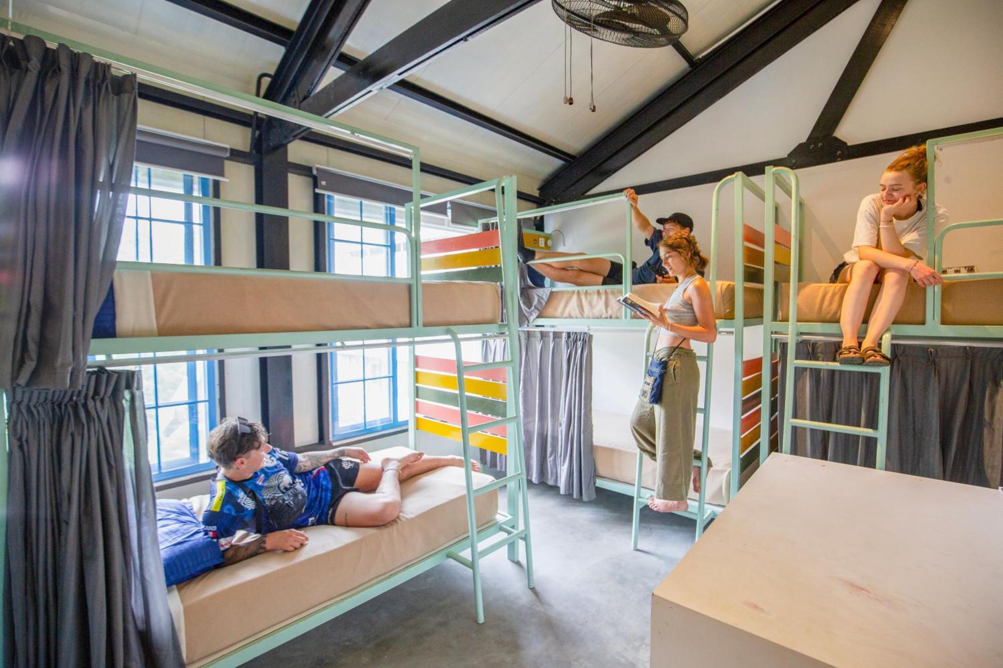 Hangover Hostels Элла Экстерьер фото