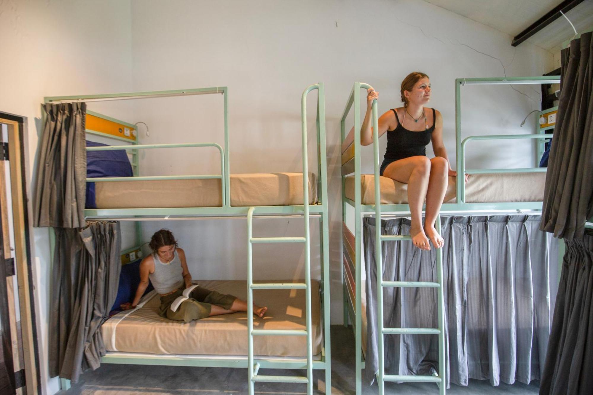 Hangover Hostels Элла Экстерьер фото